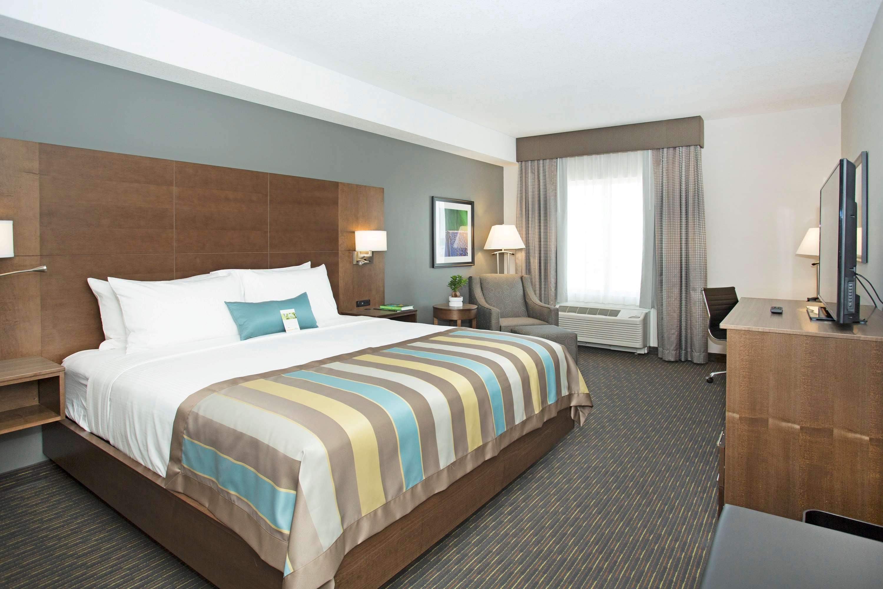 Wingate By Wyndham Calgary Airport Hotel Exterior photo