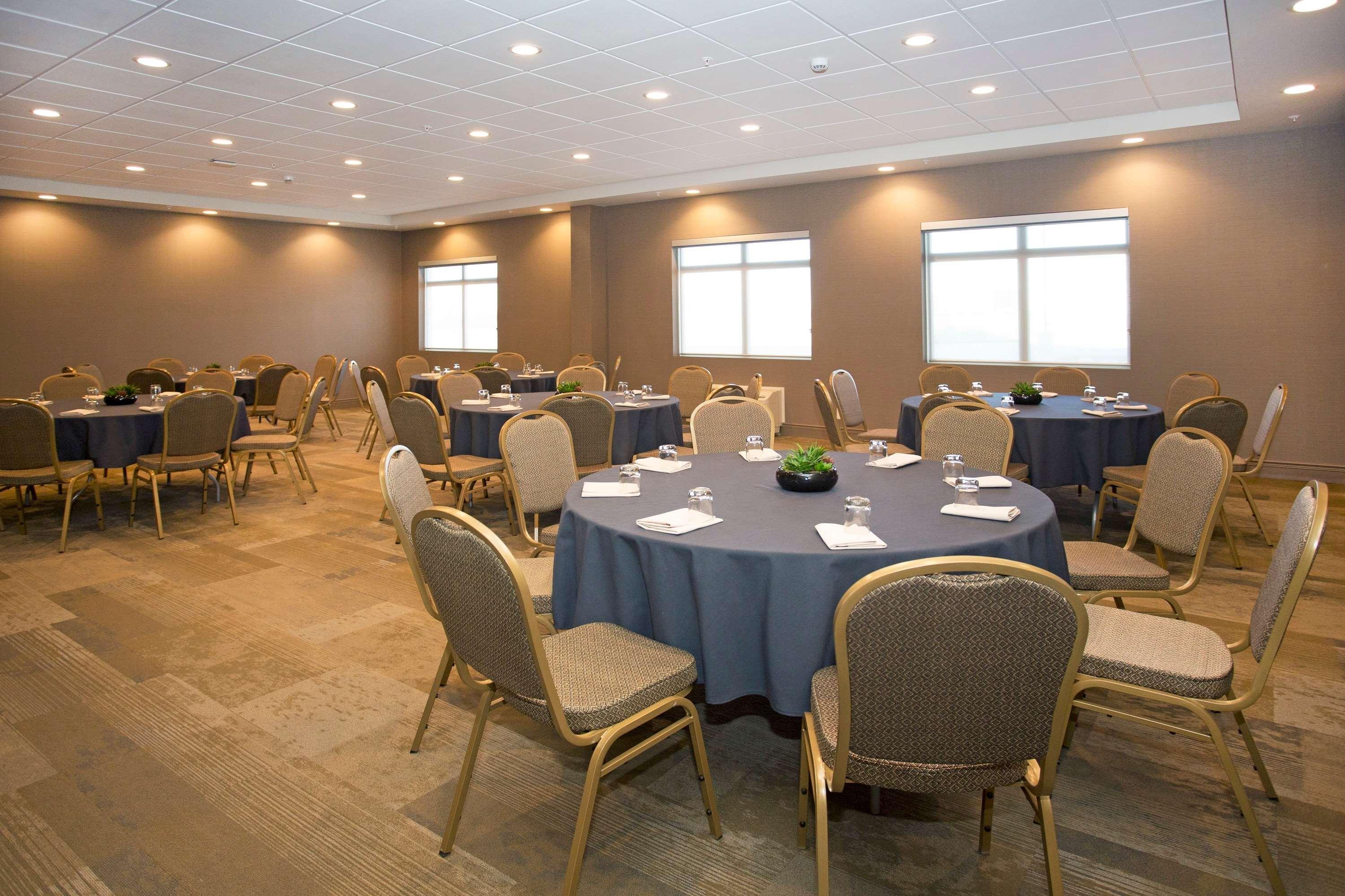 Wingate By Wyndham Calgary Airport Hotel Exterior photo