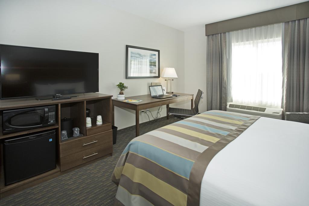 Wingate By Wyndham Calgary Airport Hotel Exterior photo