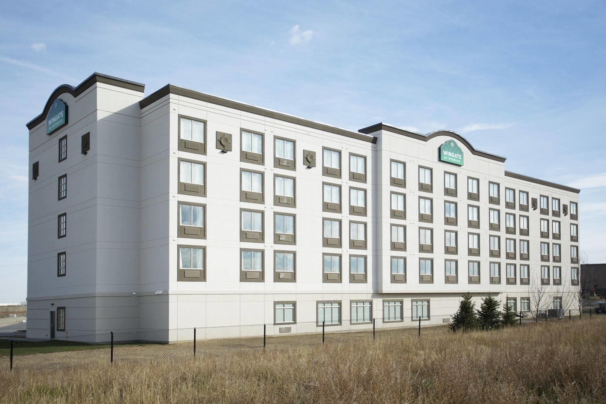 Wingate By Wyndham Calgary Airport Hotel Exterior photo