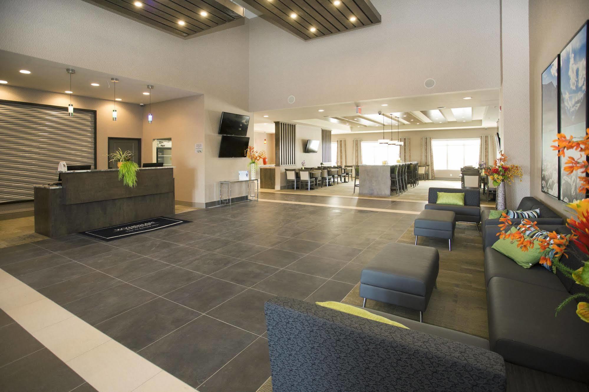 Wingate By Wyndham Calgary Airport Hotel Exterior photo